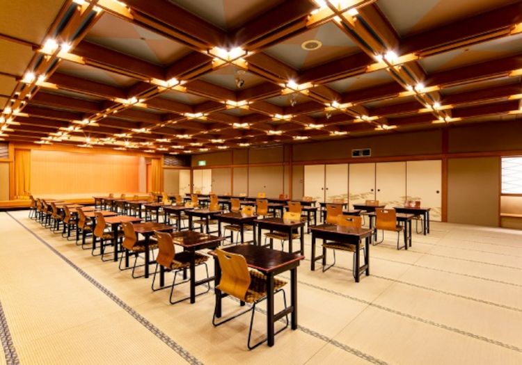 少人数から最大160名様までご利用いただける宴会場も完備。様々なニーズに応えます