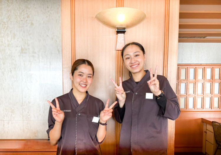 チェックアウトはゆっくり12時。半島から突き出た岬部にある、絶景の温泉宿です。