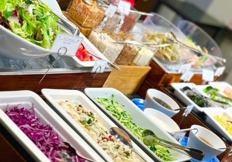 ホテル内レストランの料理は絶品とスタッフにも好評です。社割にてご利用できます。