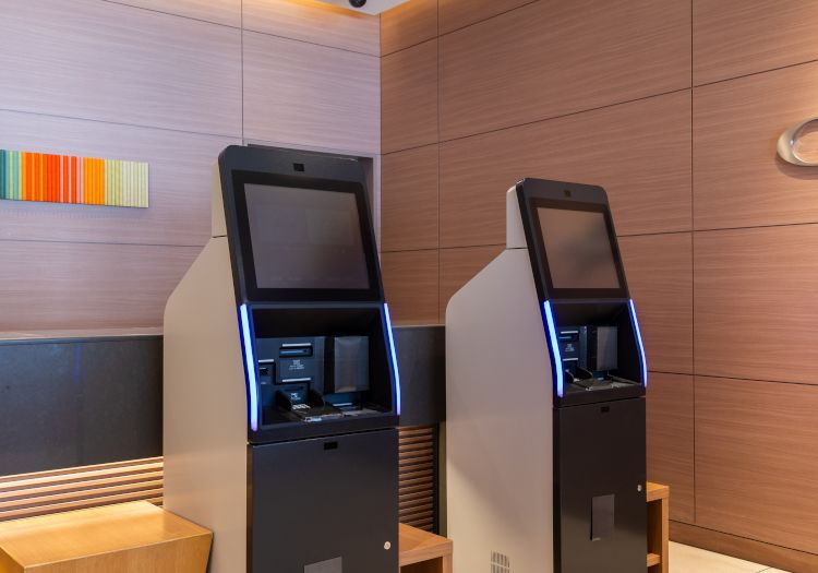 ほとんどのホテルに自動チェックイン機を導入。社員の業務効率化も実現しています