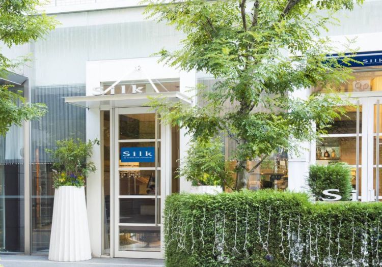 併設されたカフェ＆レストラン Silk。横浜の四季を活かした食材でおもてなし