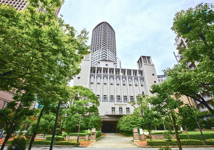 JR大阪駅から徒歩5分と、アクセス抜群の立地。通勤にも便利です。