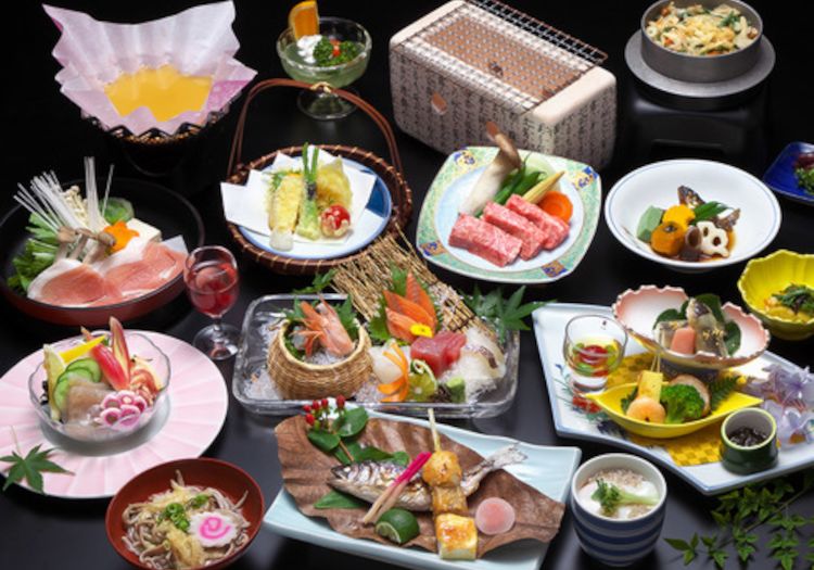 徳島のお野菜や鮎・あめごなどの川魚を活かした選べる4つの料理をご用意。