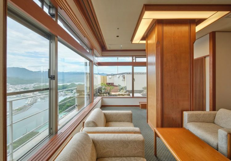 浦島観光ホテル株式会社（ホテル浦島・万清楼・山水館） × リーダー・チーフ（宿泊部門）
