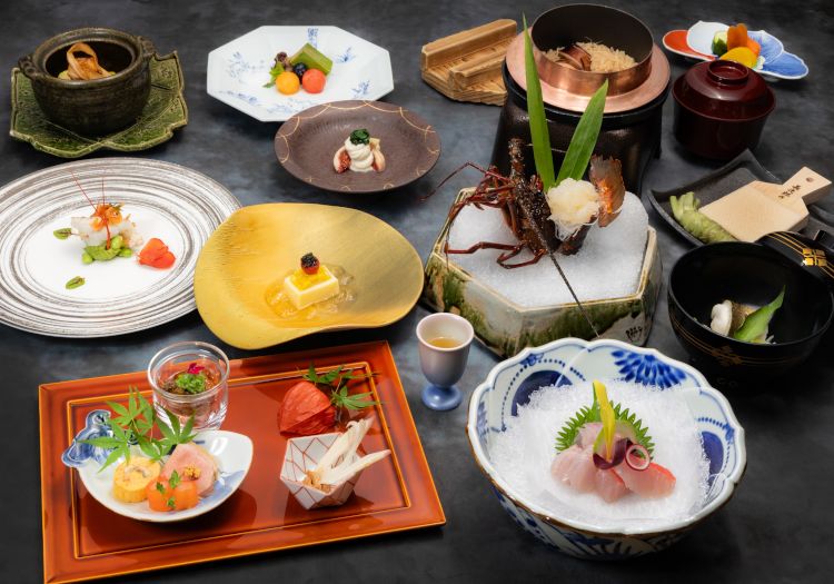 伊豆の恵みをふんだんに使い、「坐漁荘でしか味わえない料理」が料理長こだわりです。