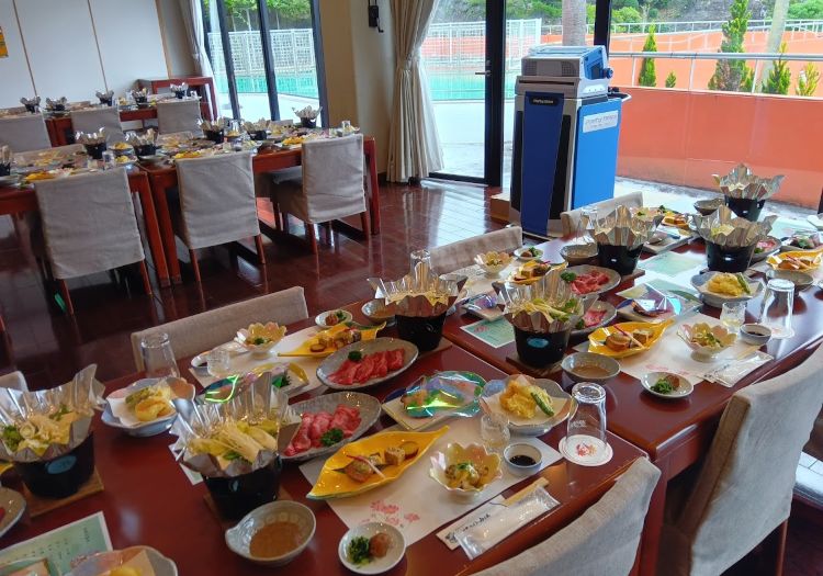 料理長こだわりのお料理を届けて、お客様の「美味しい」を一番に聞けるお仕事です。