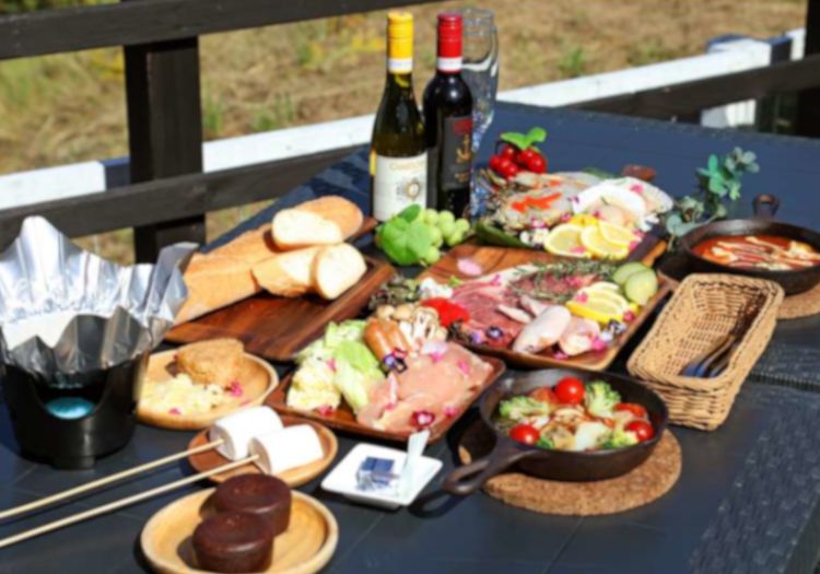 和歌山県ならではの豪華グランピングBBQ。個別スペースは雨でも対応可能です。