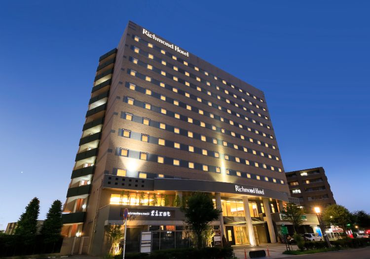 アールエヌティーホテルズ株式会社　法人採用 × マネージャー・支配人（料飲部門）