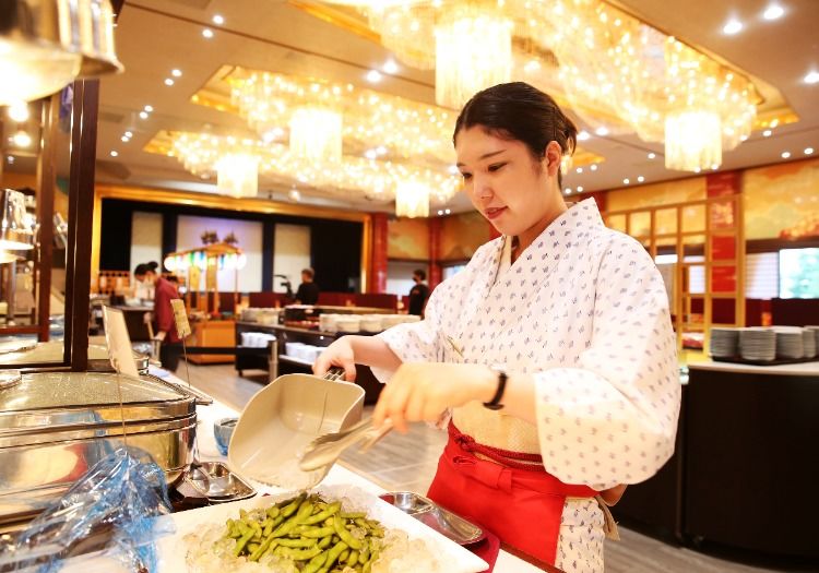群馬県産の食材にこだわり、和洋中とバラエティ豊かな料理を提供しています。