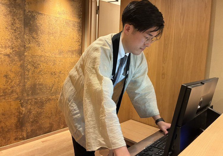 予約サイトの管理などの事務業務です。フロント運営を裏側からしっかりと支えます