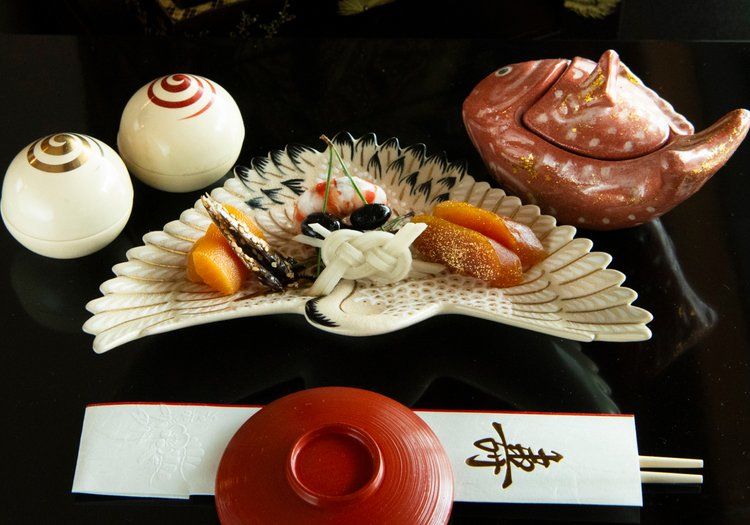 彩り豊かな八寸の盛り込みです。おもてなしの心を映す京料理を一品ずつお届けします