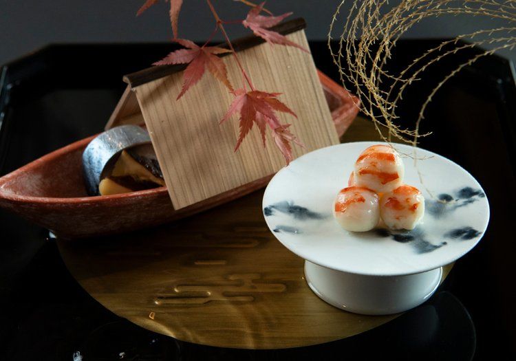 目でも楽しんでいただく京会席のひと皿。既製品は使わず旬の食材を一から仕込みます
