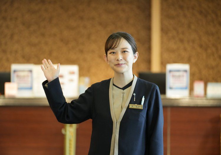未経験からのスタートでも大丈夫。まずはご挨拶とご案内から覚えていきます。