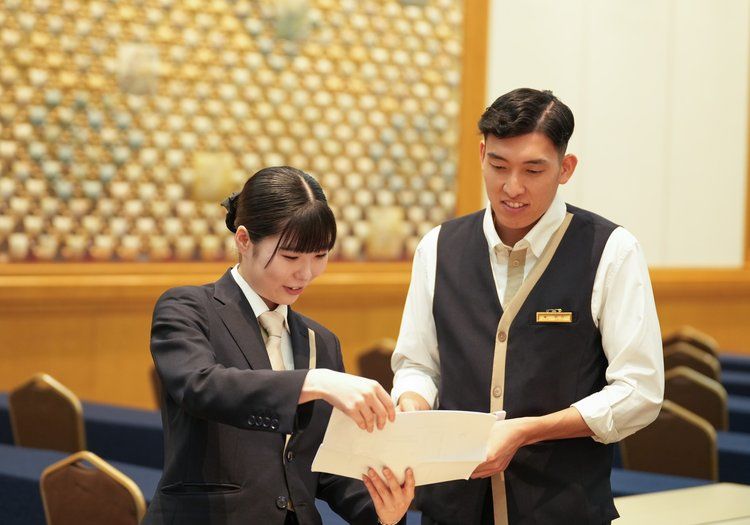 受注後は宴会部門と連携します。当日の運営まで見届けるのがこの仕事です。