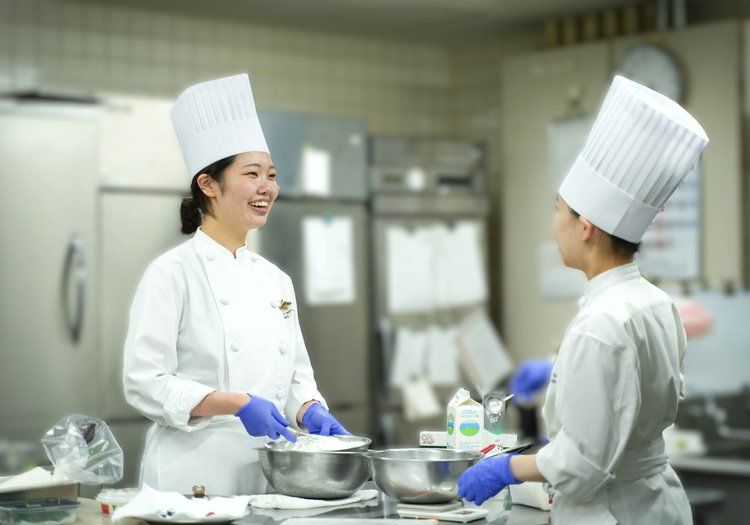 調理講習会や料理コンクールなど、技術を試す機会も社内に用意されています。