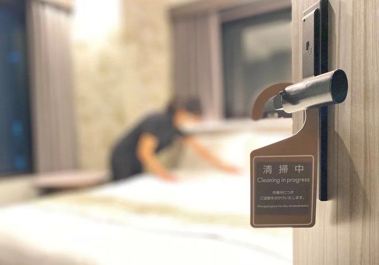 清掃の管理・運営も担当します。館内の状態を、自分たちの手で整えていく仕事です。