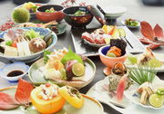 隠岐岩牡蠣や四季の旬な魚介類を盛り込んだ会席料理をご提供しています。