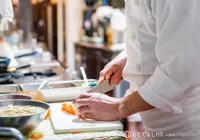 調理スタッフ（借り上げ社宅有／東京ベイエリア／月残業20h）