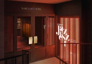 エントランスでは、ジャズをテーマにした音楽演出でお迎えします。