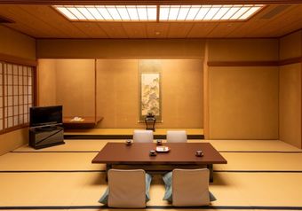 客室は和室やモダン洋和室など、趣の異なるお部屋をご用意しています。