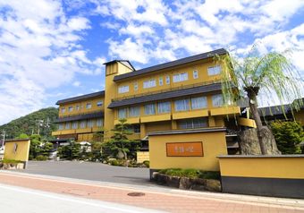 季譜の里は、湯郷の四季と和の佇まいを堪能できる場所です。