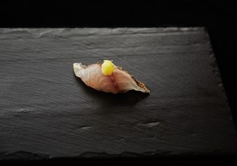 瀬戸内の魚と寿司を組み合わせた独自のコース料理が楽しめます。