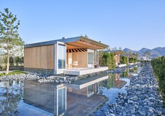 美術館、ヴィラ、レストランが一体化した施設として、新しい体験をお届けしています