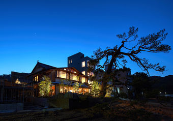 穏やかな内海と山々に囲まれ、静かで優しいひと時を過ごせます。