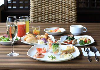 島の豊富な食材を少しずつお楽しみいただける和洋朝食ビュッフェ