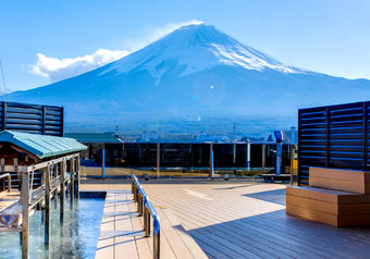 すぐそばには富士山！絶景を望む美しい環境の中、のびのびと働けます。