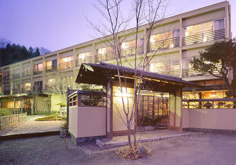 世界遺産からほど近い「日光星の宿」。日光駅・東武日光駅までのアクセスも抜群です