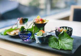 開放的な空間と美味しい料理でお客様をお迎えしています。