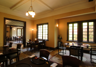 皇族とゆかりのある洋館で、季節感溢れる懐石料理を提供しています