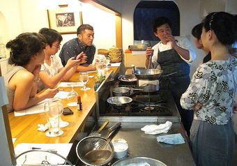 地域の方に向けた講習会なども開催し、交流を深めています。