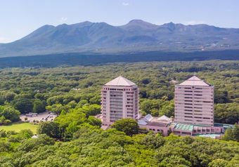 自然林5万坪の広大な敷地を誇る、全314室のリゾートホテル「ホテルエピナール那須」