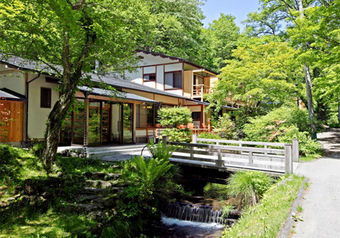夏の小瀬温泉ホテル。避暑地として多くのお客様にご利用いただいています