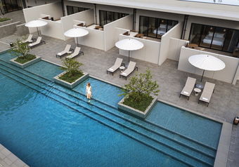 京都で他に例のない屋外サーマルプールでは、天然温泉を使用しています。