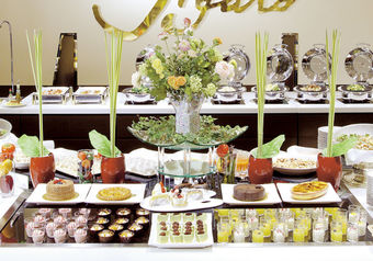 オークラの伝統を継承した料理の品々は、これからも世代を超えて受け継がれていきます