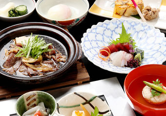 オークラの伝統を継承した料理の品々は、これからも世代を超えて受け継がれていきます