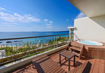 どこまでも広がる水平線を望める環境で、日々の疲れを癒やしていただけます。