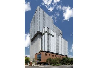 フロントロビーのガラス面からは、神宮球場が一望できる絶好のロケーションです！