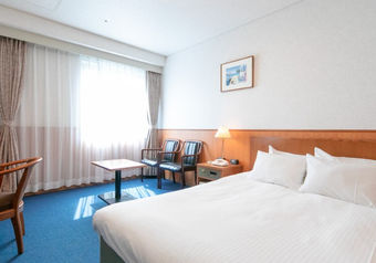 ビジネスパーソン～ツーリストまでご利用いただける客室は全100室×8タイプ。