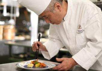 大手グループの元で本格中華の技術を取得。専門・得意ジャンルを身に着けたい方も！