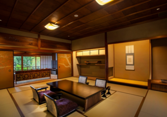 客室は限定10室。全室温泉風呂付で、元の建物の風合いを残したリノベーションルームも。