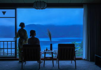 日本文化のお月見を客室から楽しめます。芦ノ湖に神秘的なムーンロードが映ることも！