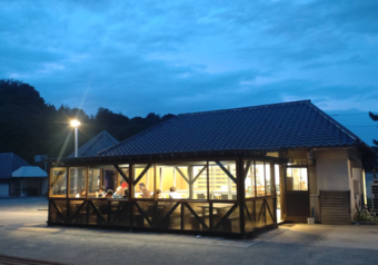 旬の地元食材を使ったお料理が自慢！夕食はBBQ（夏）や魚介鍋（冬）などをご提供