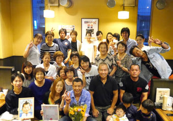 旅館全体が一つの家族のような雰囲気。明るく仲良く島ライフを満喫しています！