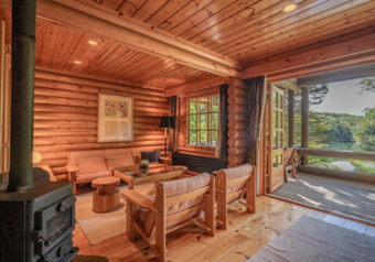 客室全てが本格ログハウス！大自然に囲まれ、心身ともに開放できる癒し空間を演出