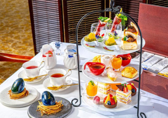 季節のアフタヌーンティも好評！見た目が美しいスイーツには、繊細な技術が光ります