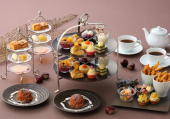 季節のスイーツを味わうアフタヌーンティーも。絶景を眺めながら優雅なひと時を♪